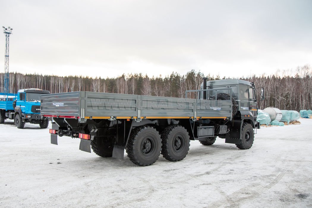 Бортовой контейнеровоз Урал М 4320-4971-82М