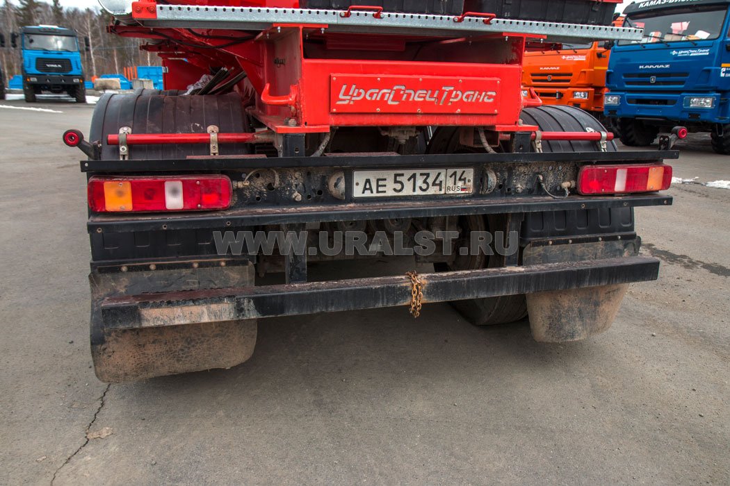 Заднее защитное устройство