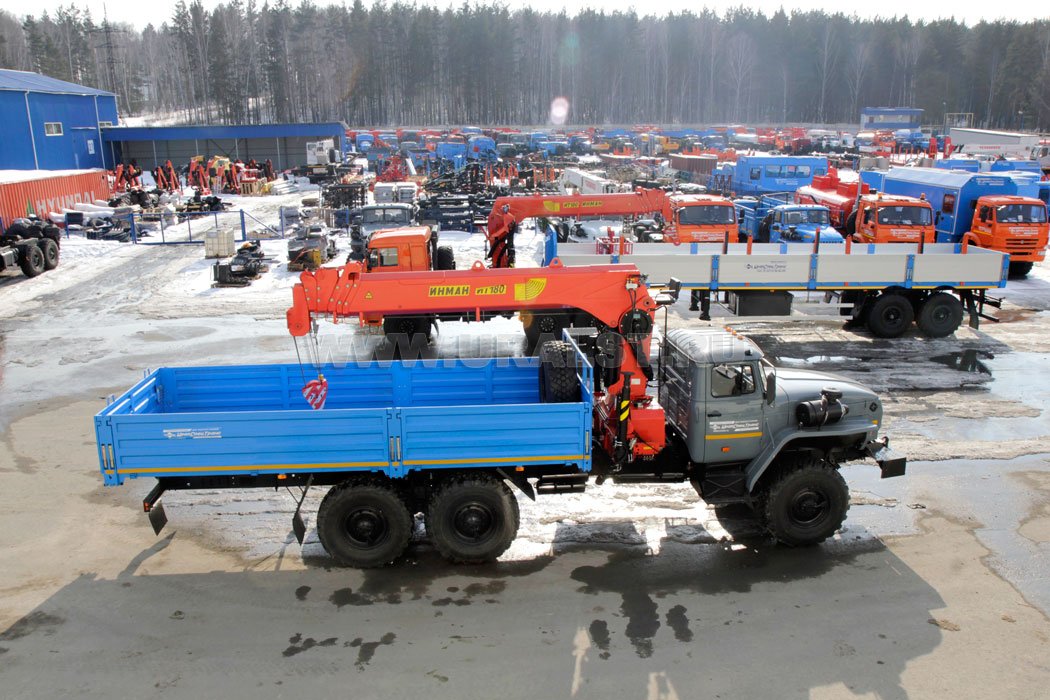 Автомобиль бортовой Урал 4320-72М с КМУ ИТ-180