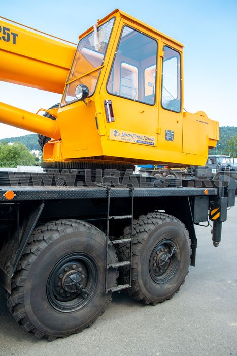 Опоры автокрана Ивановец КС-45717-1