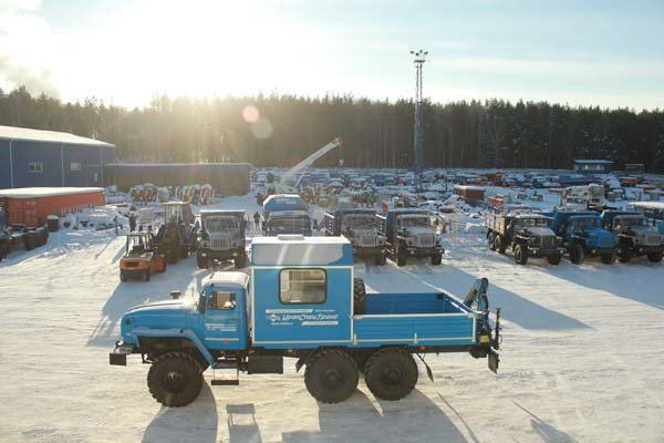 Грузопассажирский автомобиль Урал с манипулятором ИМ-25