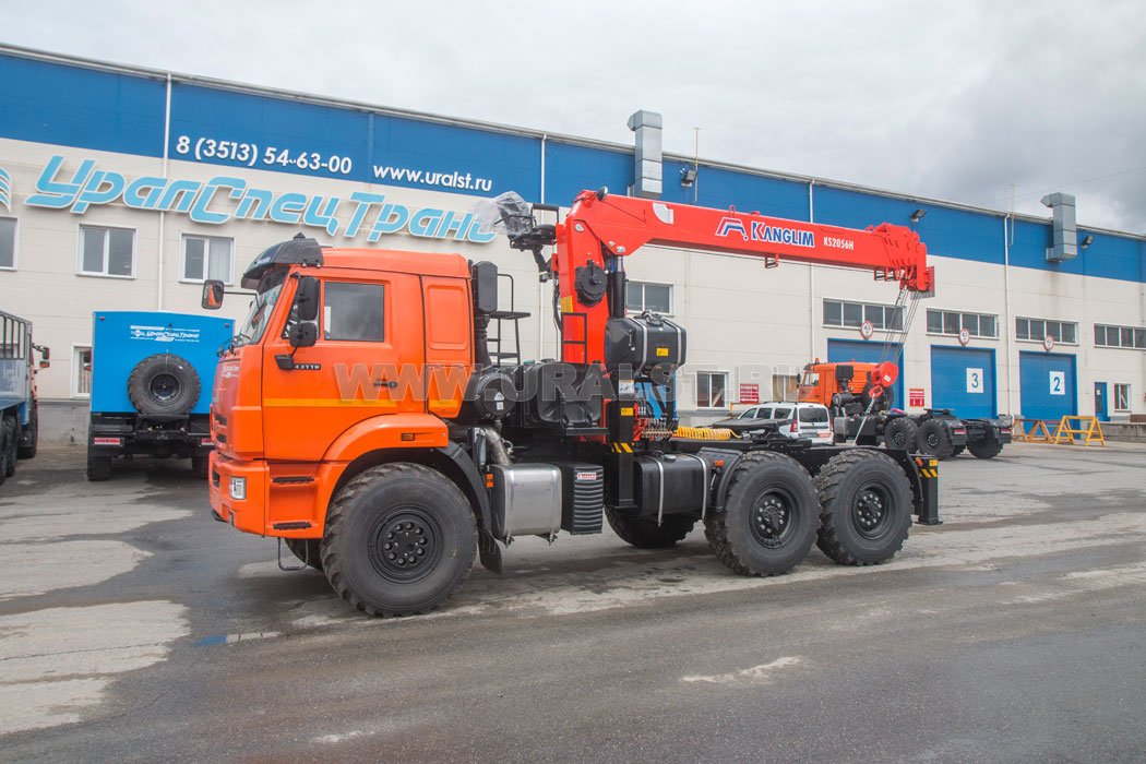 Седельный тягач с КМУ KS-2056 УСТ 5453 Камаз-43118-50 сп.м