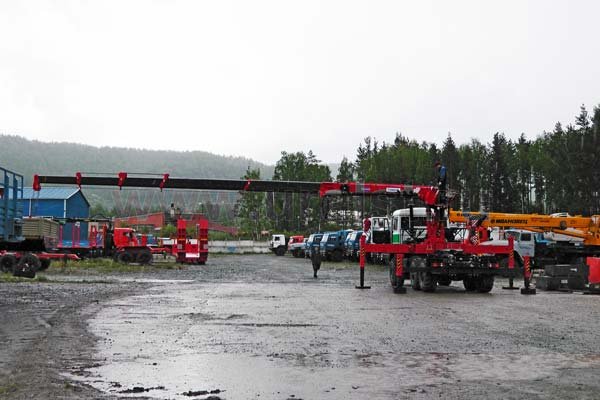 Седельный тягач Урал с Kanglim KS-2056 с буровой навеской