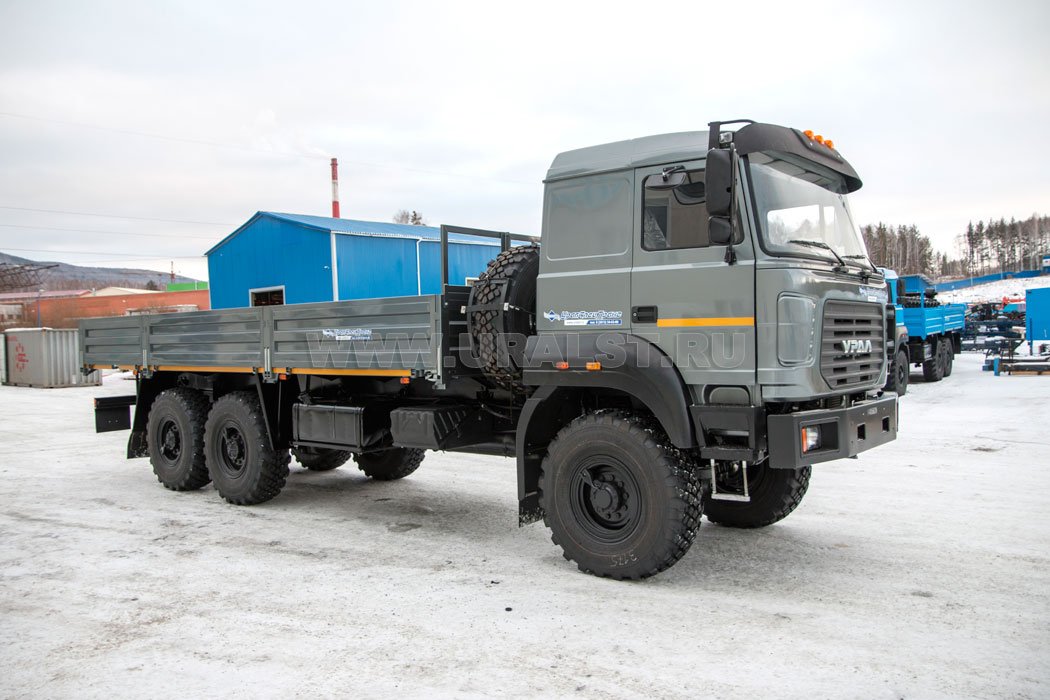 Бортовой контейнеровоз Урал М 4320-4971-82М