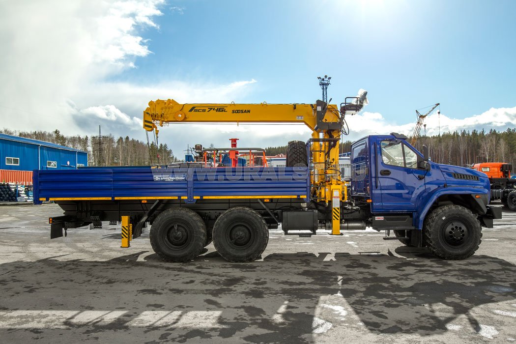 Бортовой автомобиль с КМУ SOOSAN SCS746 L УСТ 5453 Урал NEXT 4320-6951-74