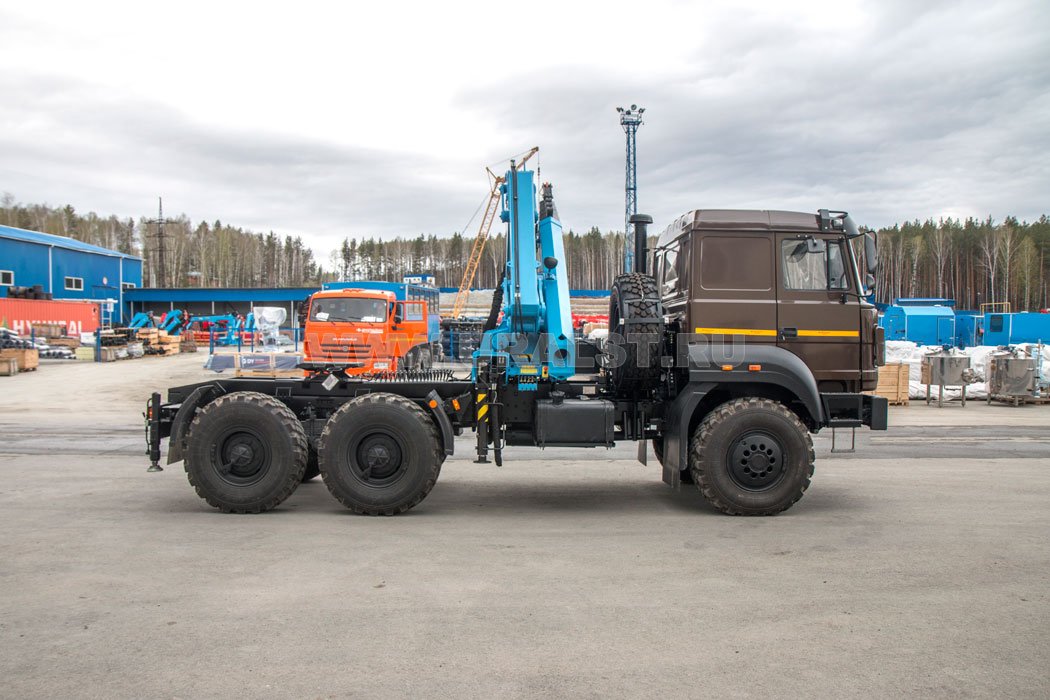 Седельный тягач Урал 44202-82М с КМУ ИМ-240