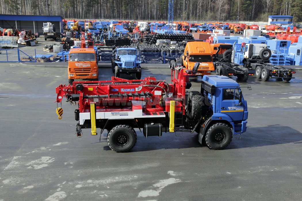 Бурильно-крановая машина Камаз 43502-45 с буром и КМУ Kanglim KDC 5600