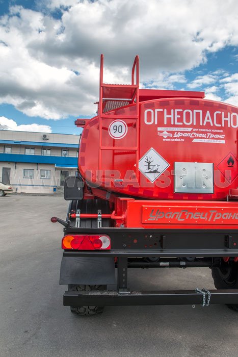 Лестница на площадку обслуживания цистерны