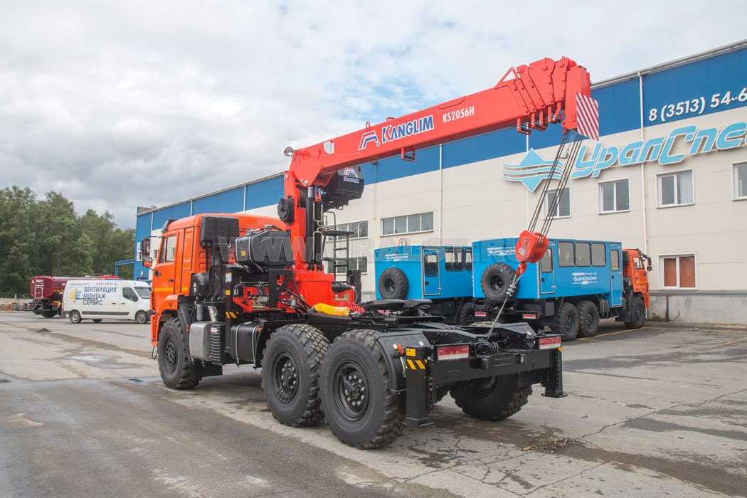 Седельный тягач с КМУ KS-2056 УСТ 5453 Камаз-43118-50 сп.м