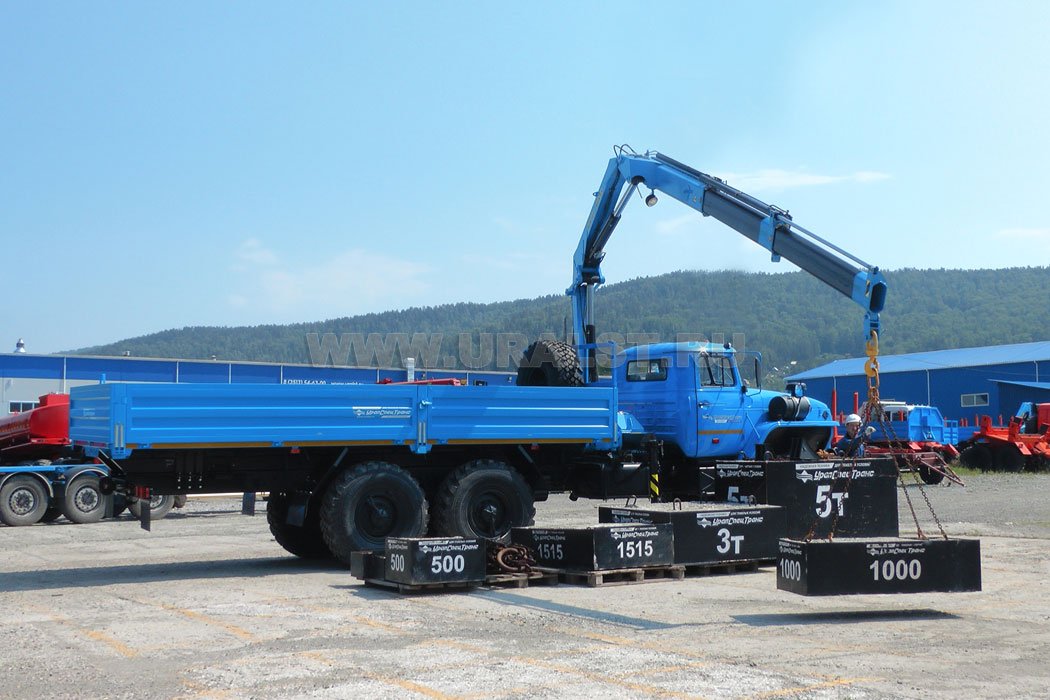 Автомобиль бортовой Урал 4320-60М с КМУ ИМ-95