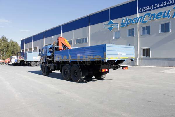 Бортовой автомобиль Камаз с краном-манипулятором