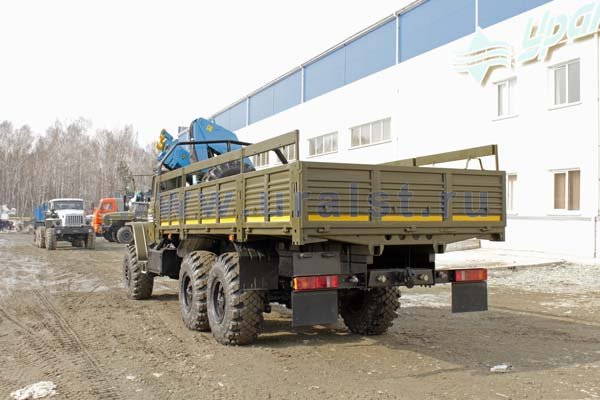 Бортовой Урал с КМУ ИМ-150