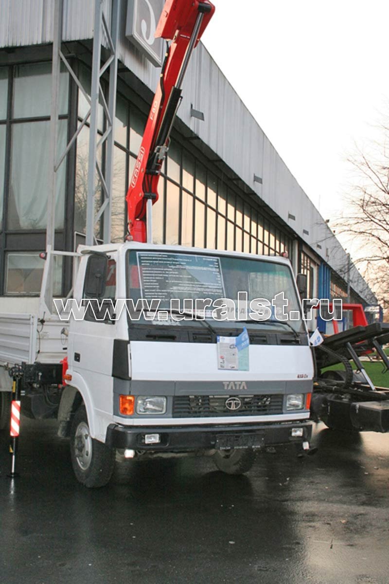 Бортовой автомобиль с КМУ на шасси а/м TATA