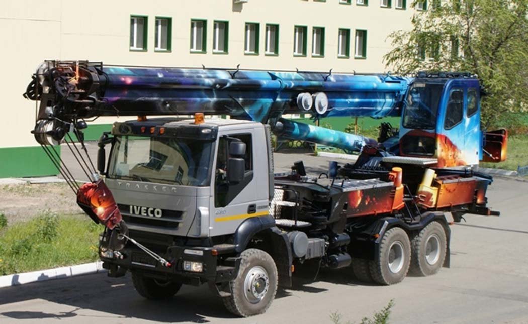 Автокран Челябинец КС-65717-34 на шасси IVECO Trakker