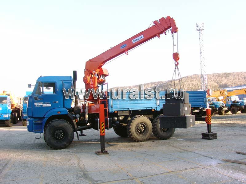 Бортовой автомобиль Камаз 43118-24 с КМУ Канглим KS1256G-II