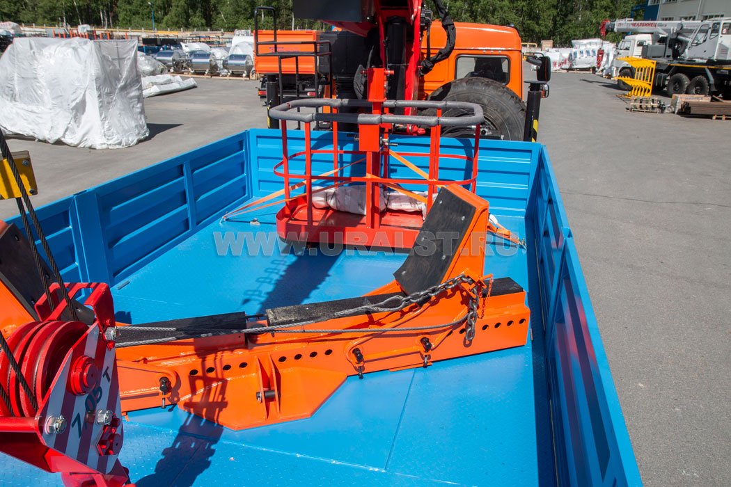 Автомобиль бортовой Камаз 43118-50 с КМУ ИТ-150