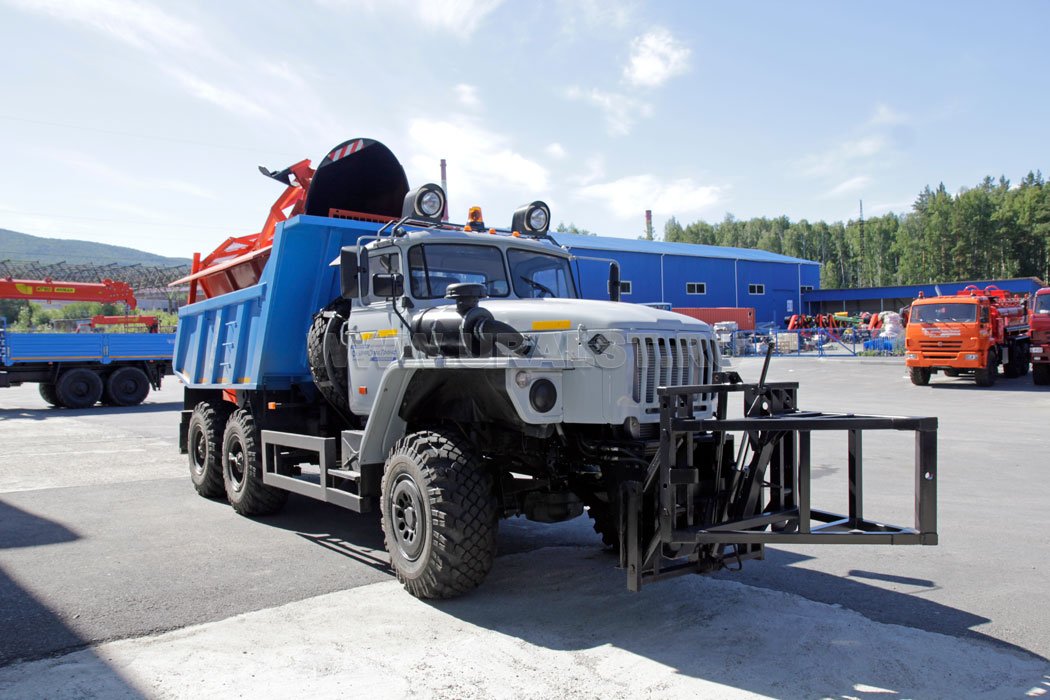 Машина для содержания дорог ВМКД-15 на шасси Урал 55571-60