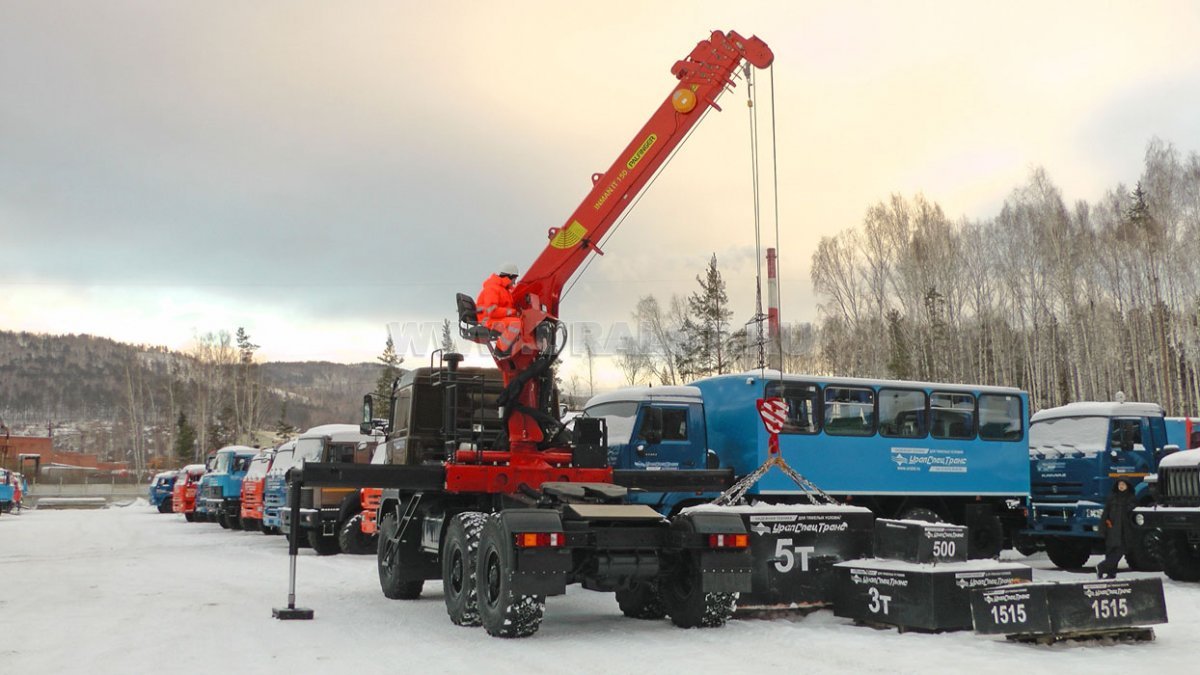 Седельный тягач Урал 44202-82Е5 с КМУ ИТ-150 УСТ-5453