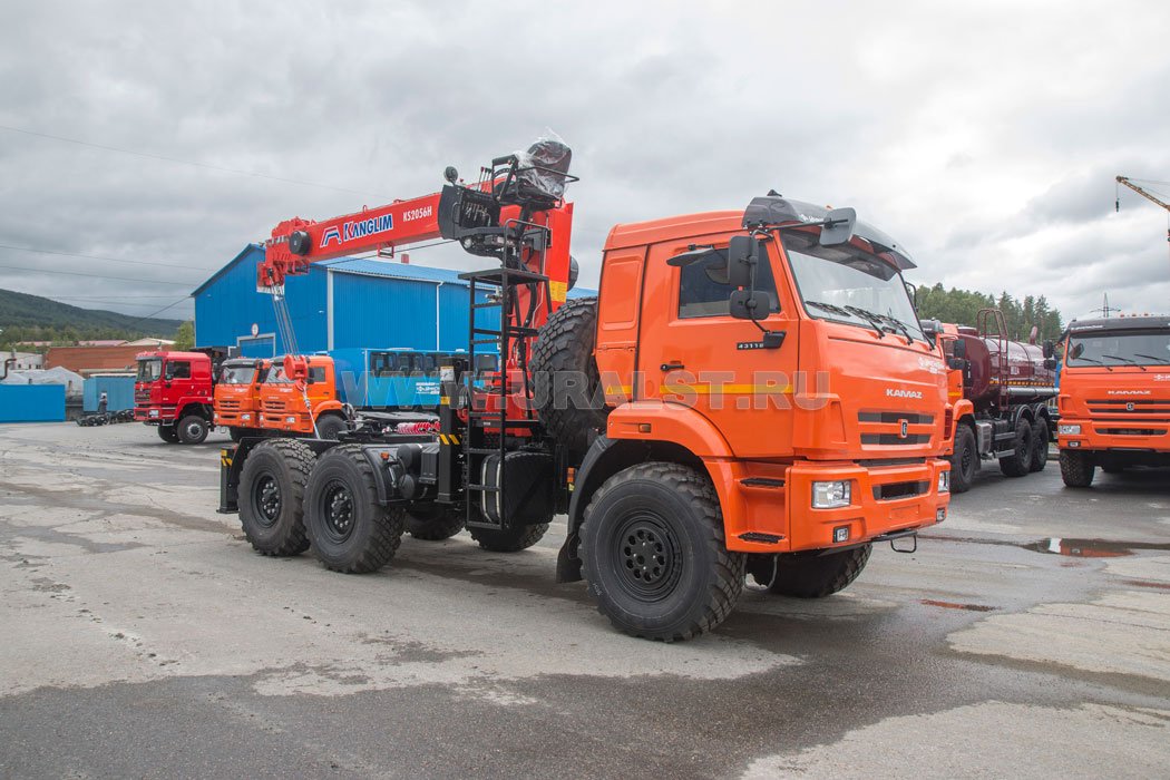 Седельный тягач с КМУ KS-2056 УСТ 5453 Камаз-43118-50 сп.м