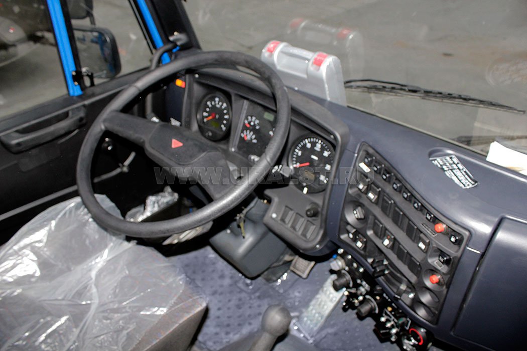 Приборная панель автомобиля Камаз 43118-3049-46