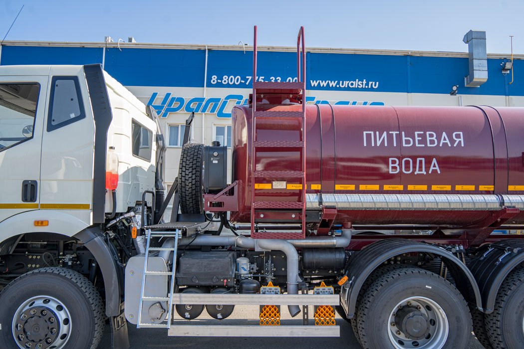 Лестница для подъема на площадку обслуживания цистерны