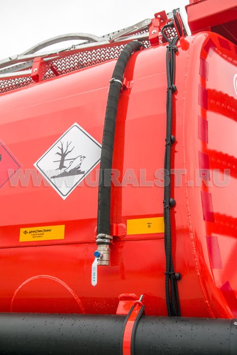 Шланг для слива разлитых нефтепродуктов
