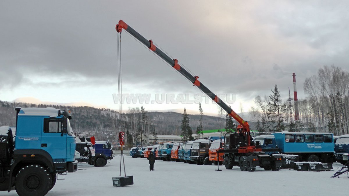 Седельный тягач Урал 44202-82Е5 с КМУ ИТ-150 УСТ-5453