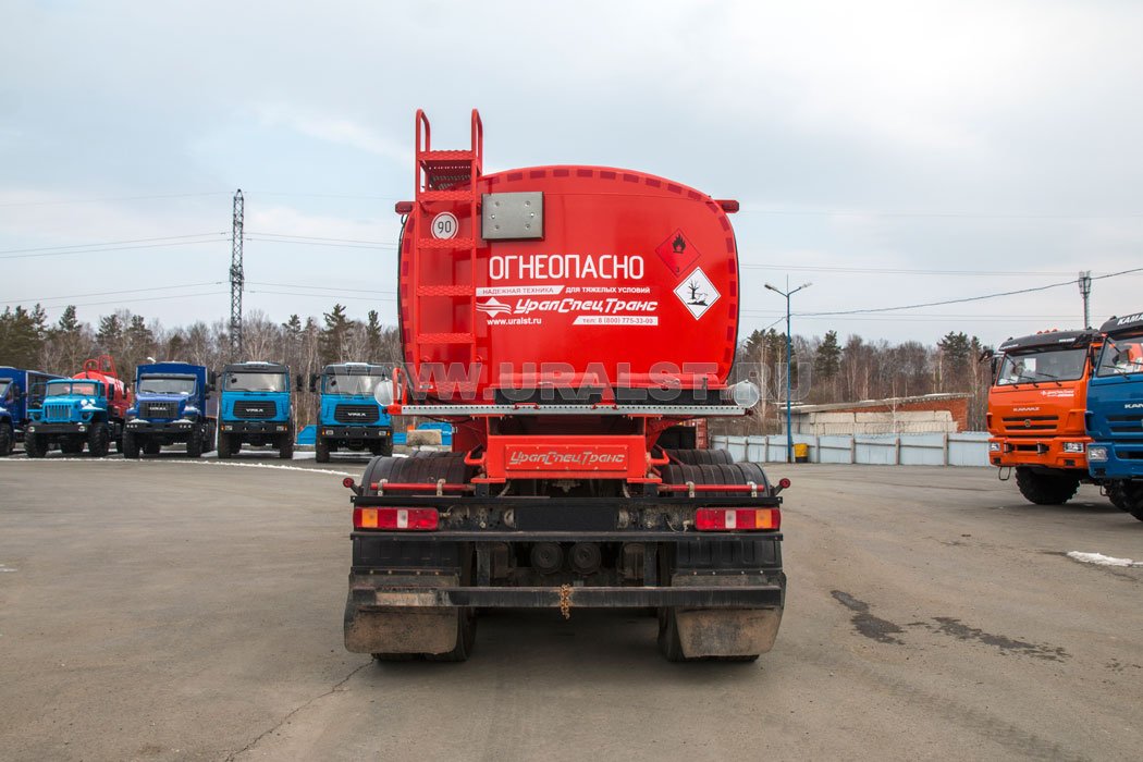 Площадка обслуживания полуприцепа цистерны