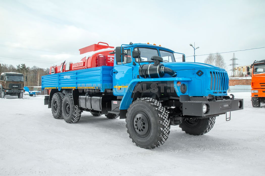 Бортовой контейнеровоз УСТ 54532Е Урал 4320-60 + Контейнер-цистерна КЦ-10