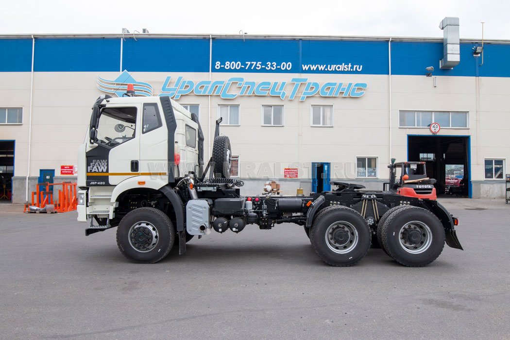  Седельный тягач УСТ 5453 FAW 3250 (6х6), КБ 3675