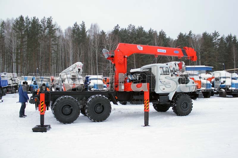Седельный тягач Урал 4320 с КМУ Kanglim