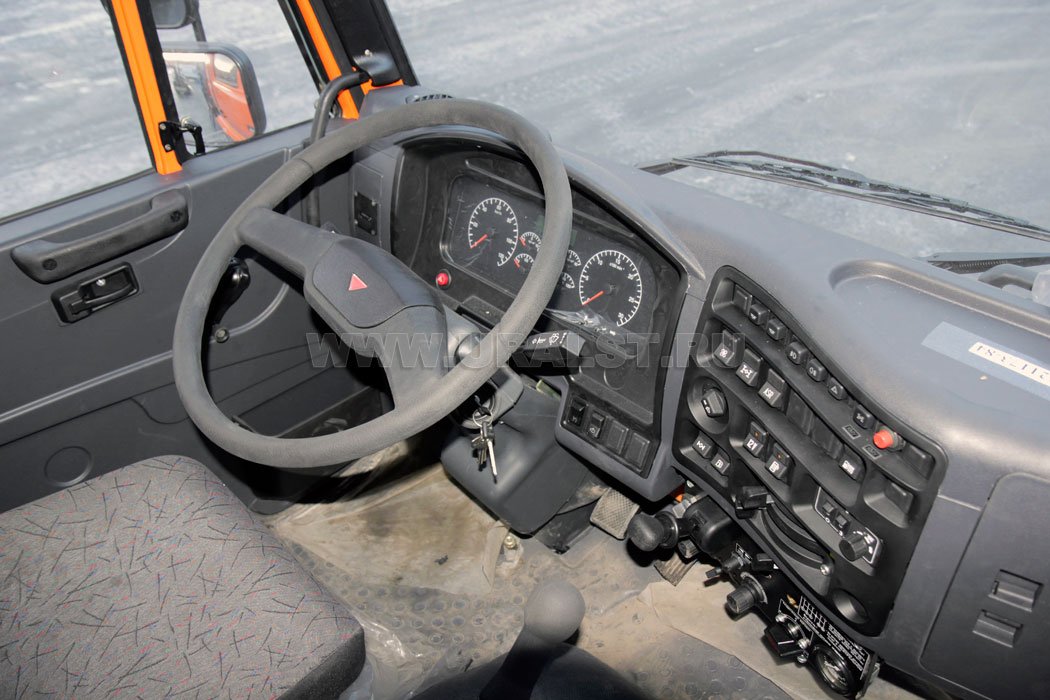 Приборная панель бортового автомобиля Камаз 43118-3078-50