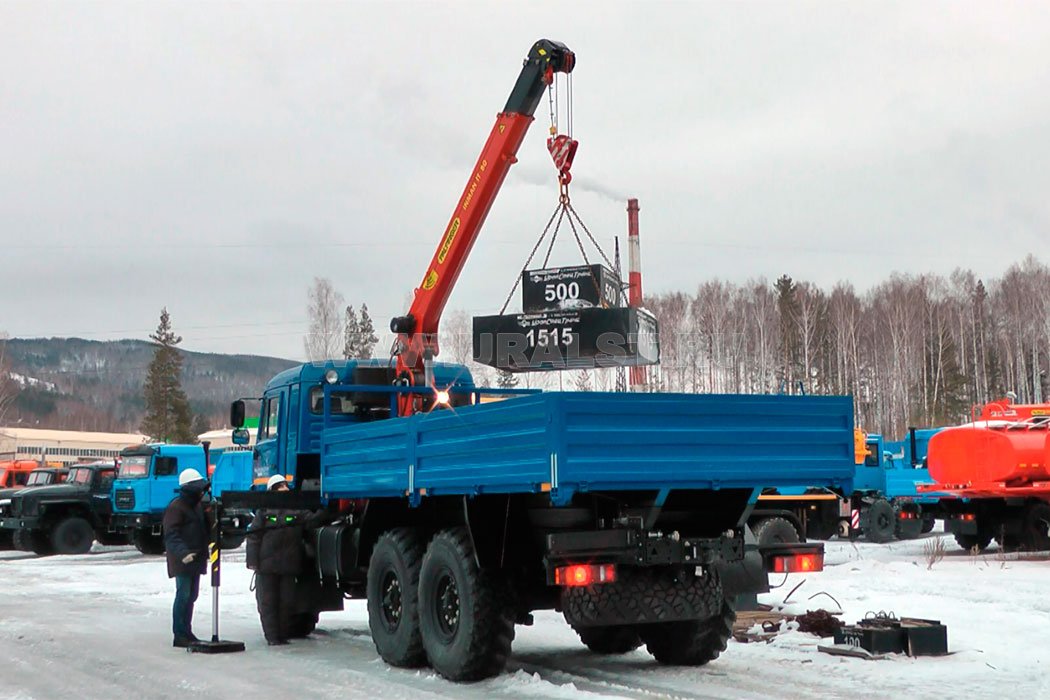 Камаз бортовой 43118-46 с краном-манипулятором ИТ-80