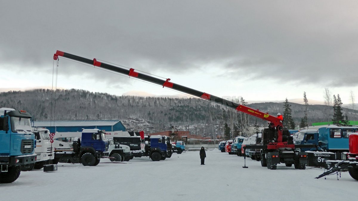 Седельный тягач Урал 44202-82Е5 с КМУ ИТ-150 УСТ-5453