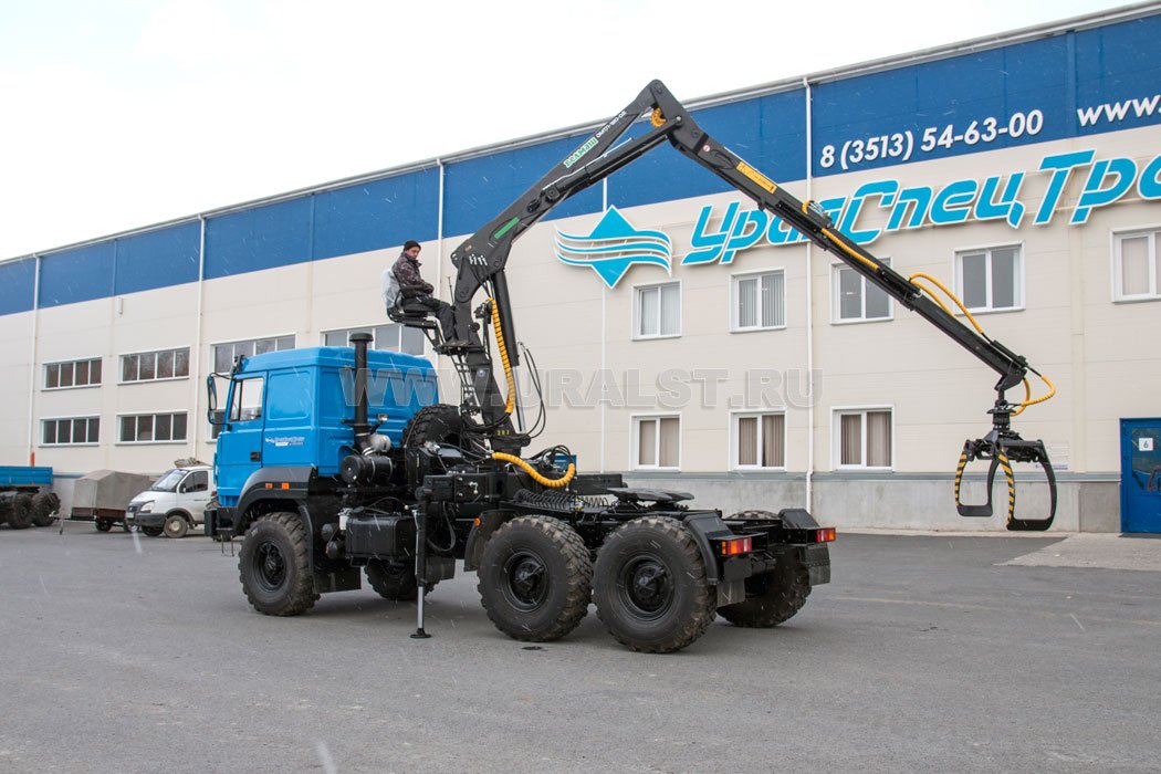 Седельный тягач Урал 44202 с ГМ ОМТЛ-120-02 УСТ-5453