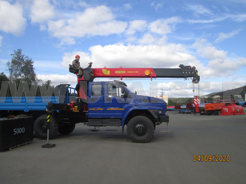 Кран-манипулятор ИТ-150 (тросовый) над кабиной