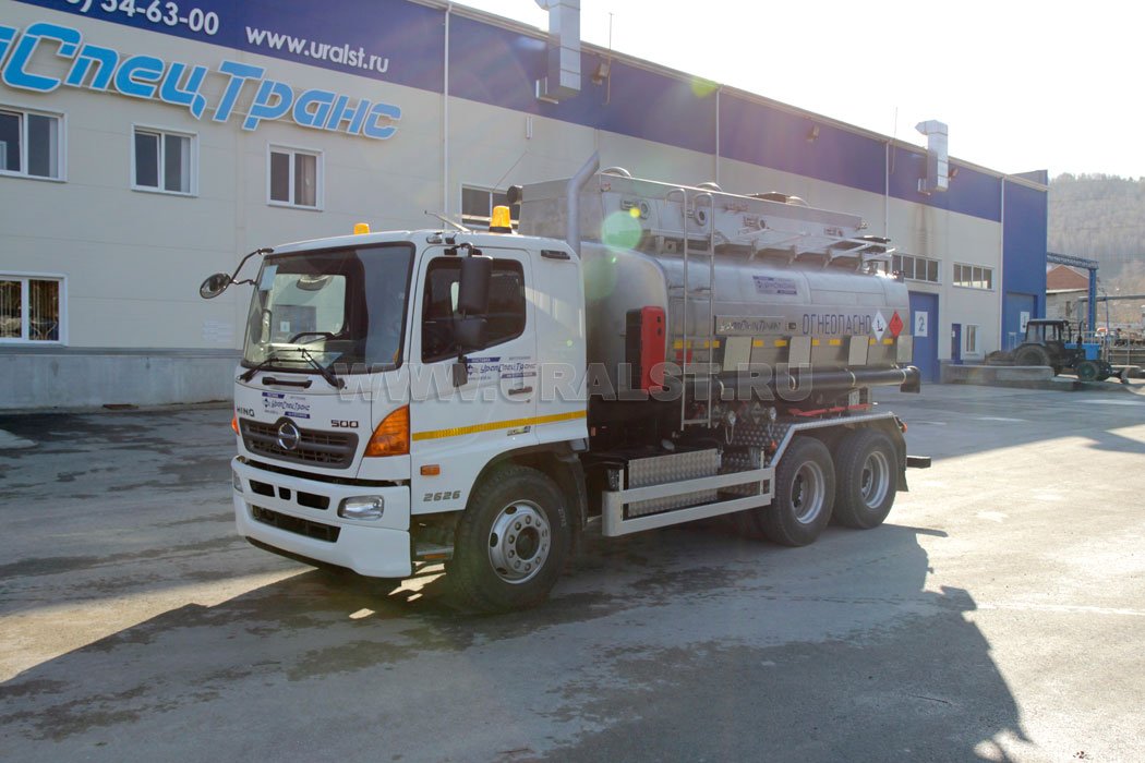 Автотопливозаправщик АТЗ HINO