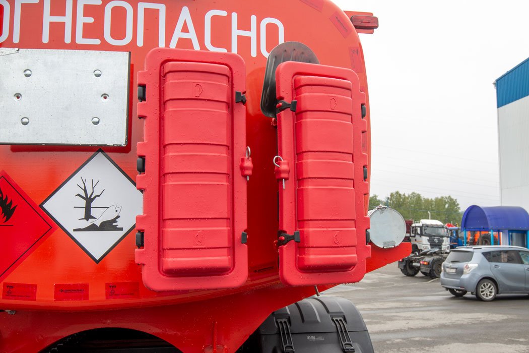 Огнетушители в пенале