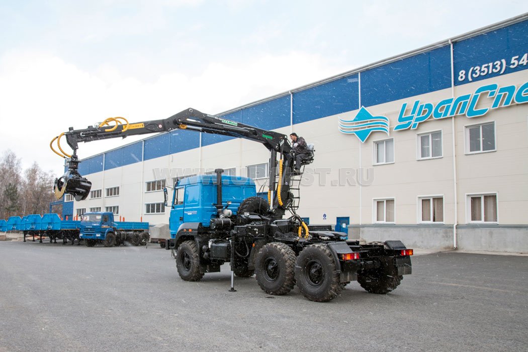 Седельный тягач Урал 44202 с ГМ ОМТЛ-120-02 УСТ-5453