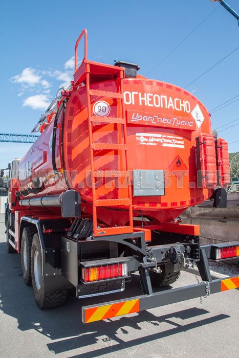 Лестница на площадку обслуживания