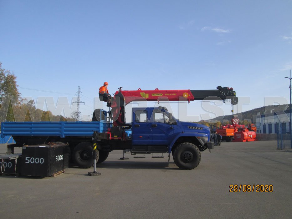 Бортовой автомобиль с КМУ ИТ 180 (тросовый) УСТ 5453 Урал 4320-6988-74Е5И06 NEXT, сдвоенная кабина