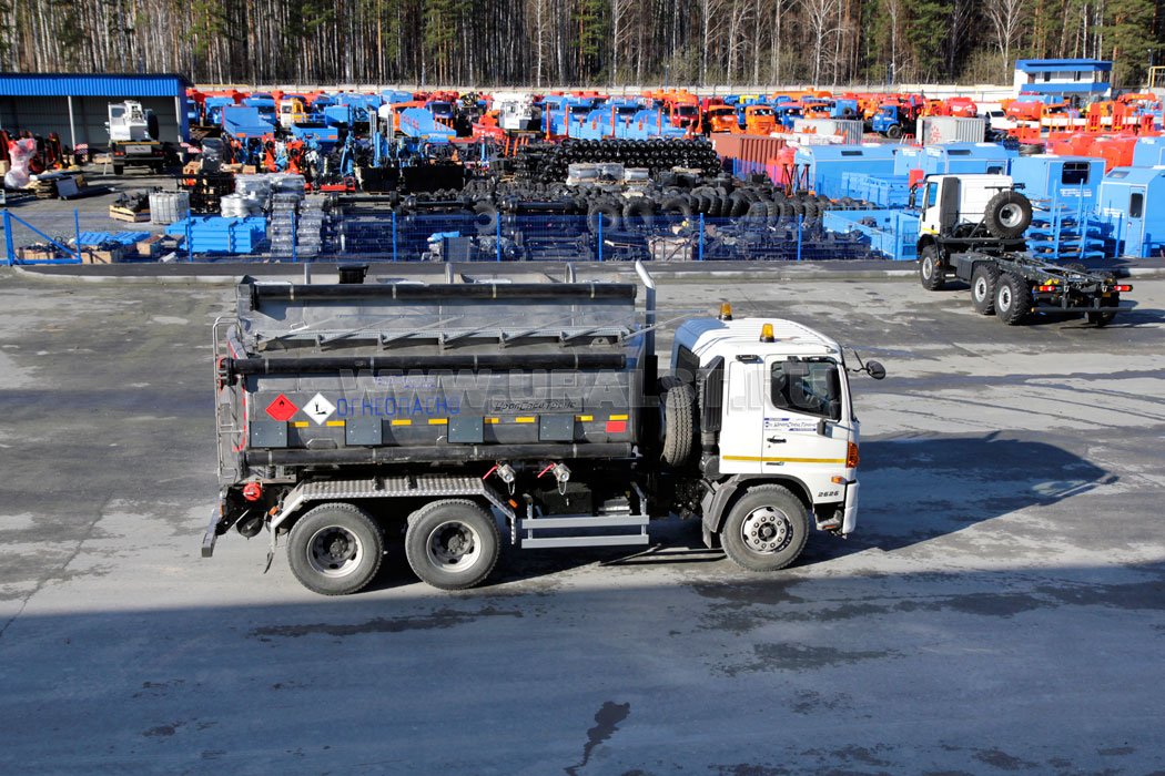 Автотопливозаправщик АТЗ-14-4 HINO
