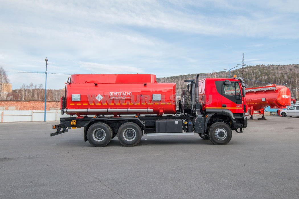 Автоцистерна АЦ 18 НА IVECO TRAKKER AD380T45W 4300 ММ