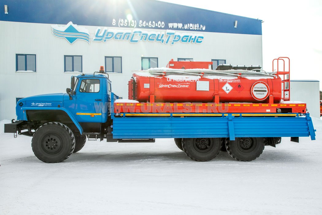 Бортовой контейнеровоз УСТ 54532Е Урал 4320-60 + Контейнер-цистерна КЦ-10