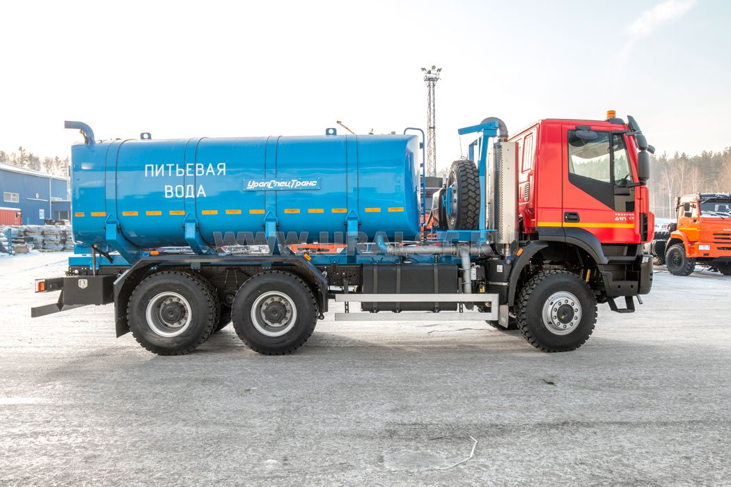 Автоцистерна для питьевой воды АЦПТ-12НО нерж IVECO-AMT TRAKKER 6х6 база 3800мм