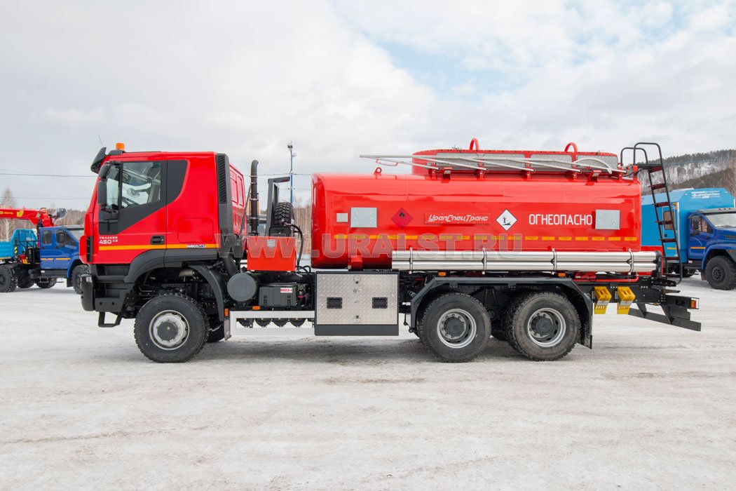 Автотопливозаправщик АТЗ-18-2 IVECO-AMT TRAKKER AD380T45W 4300 ММ, задний УВТ
