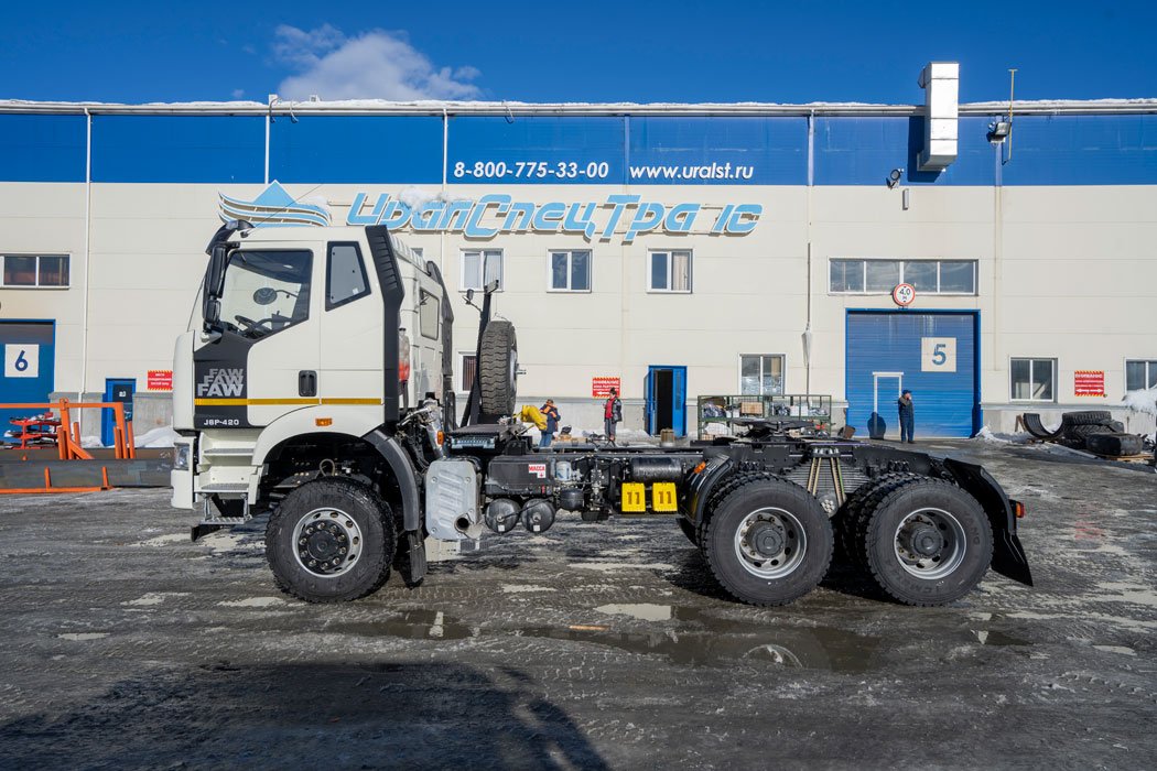 Седельный тягач УСТ 5453 FAW 3250 (6х6), КБ 3675, ССУ 1510 мм