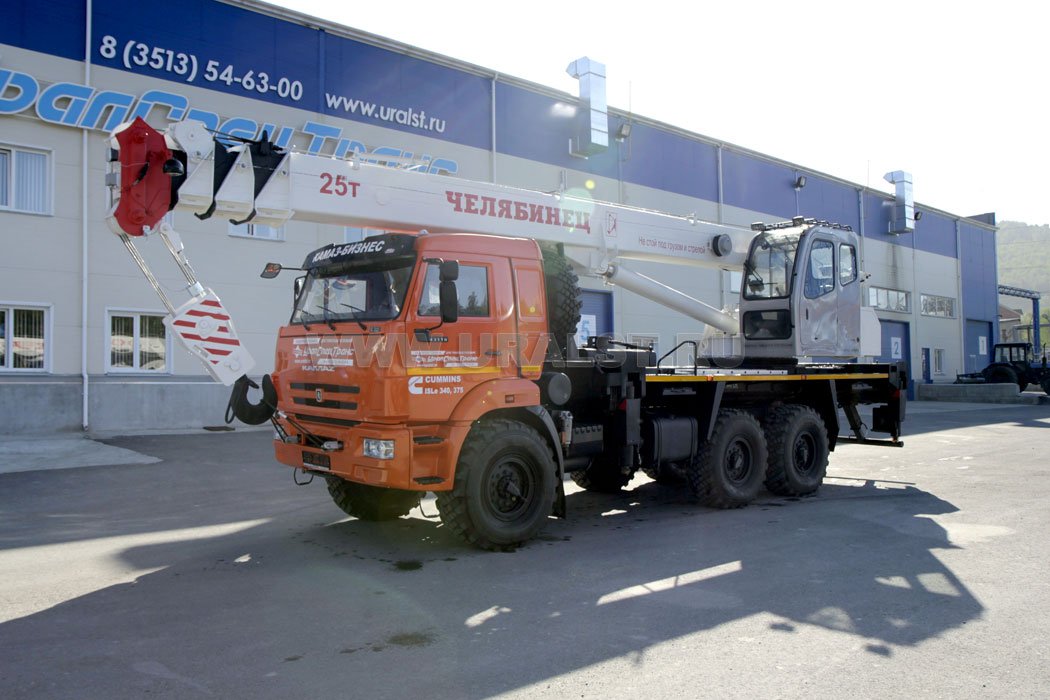 Автокран Челябинец 25 тонн