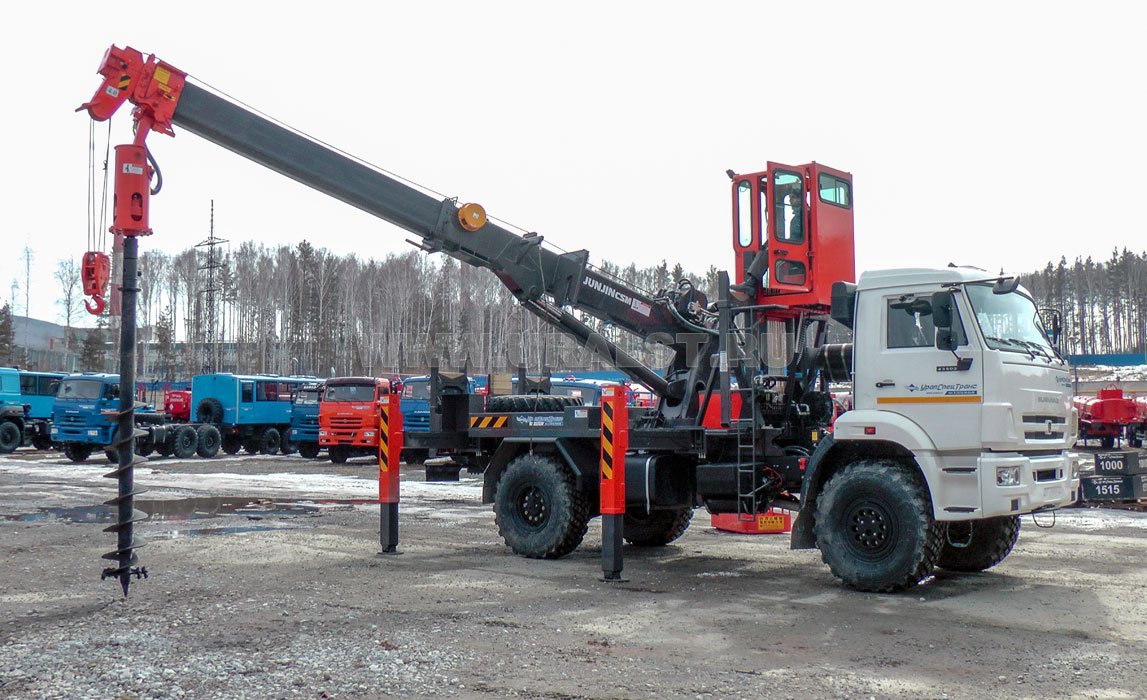Бурильно-крановая машина БКМ с SOOSAN SA040C УСТ 54535 Камаз 43502 (с кабиной оператора) 