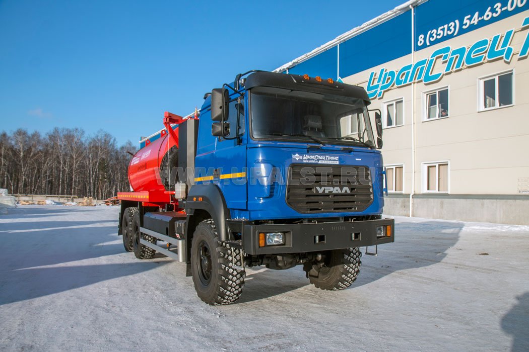 Автоцистерна вакуумная УСТ-5453 с открывающимся днищем, с термоизолированным корпусом и обогревом сливного крана от выхлопных газов
